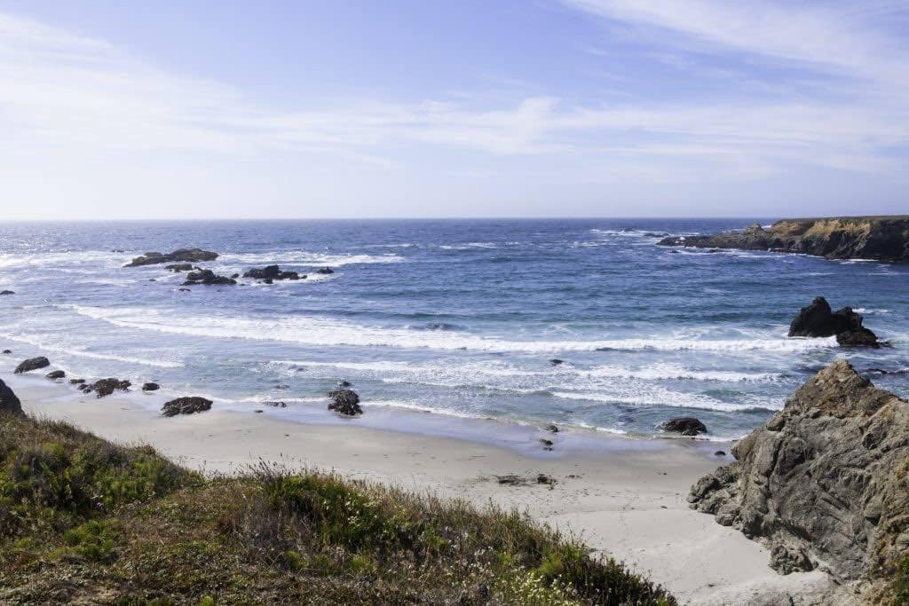 Mendocino Beach: Cliffside
